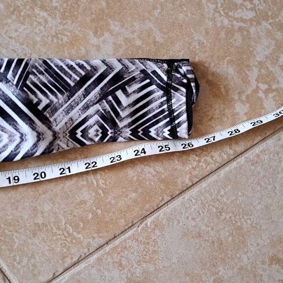 👍 Geometric Patterned Leggings - Picture 4 of 11